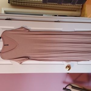 12AMI short sleeve tan v neck maxi with 2 side slits,L,rayon/spandex,NWOT.